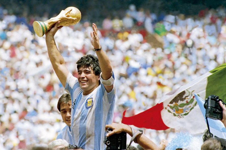Những bộ phim phải xem nếu muốn hiểu về cố huyền thoại bóng đá Maradona