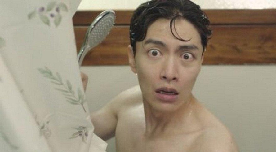 Phim Hàn bị ‘ném đá’ vì chiếu cảnh tắm khỏa thân của nam chính