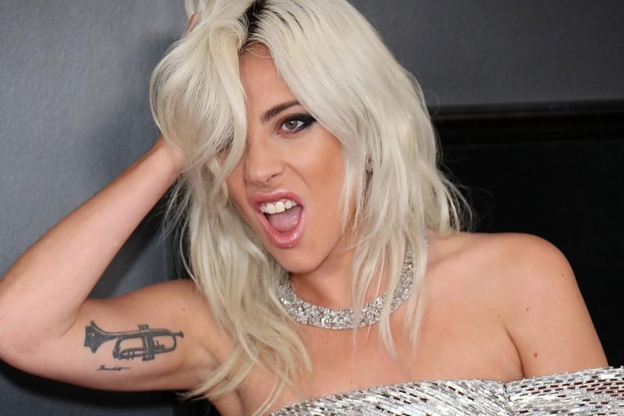 Ý nghĩa những hình xăm của Lady Gaga: Có cả biểu tượng nạn nhân lạm dụng tình dục