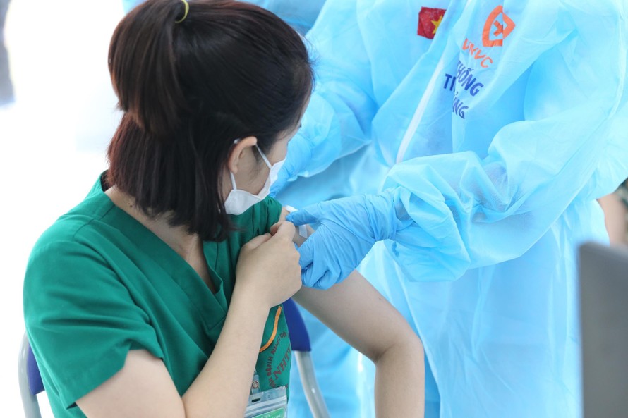 Việt Nam ký 3 hợp đồng chuyển giao công nghệ vắc xin phòng COVID-19 với Nga, Mỹ, Nhật
