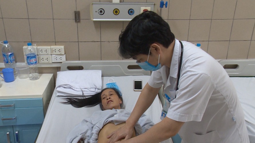Bệnh nhân sốc nhiệt vẫn đang điều trị tại BV Bạch Mai