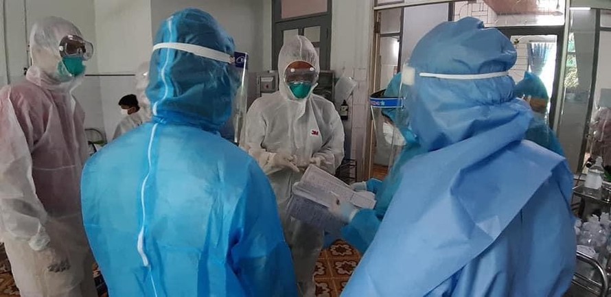 Cách ly 12 người ở Hà Nội liên quan cô gái dương tính SARS-CoV-2 khi đến Pháp