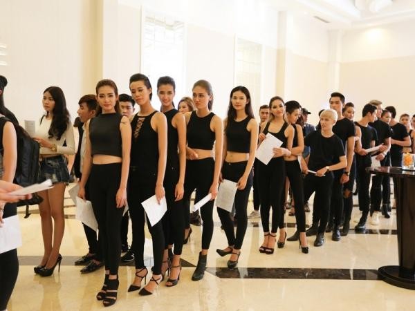 Người mẫu Việt tìm kiếm cơ hội tại Vietnam International Fashion Week Thu - Đông 2016