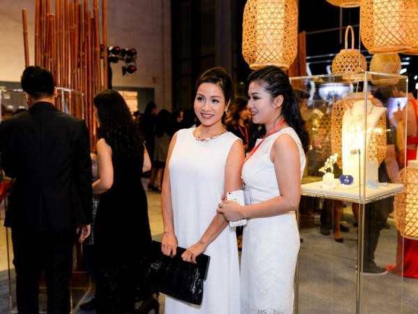 Sao Việt khoe sắc trên thảm đỏ Vietnam International Fashion Week Thu - Đông 2016