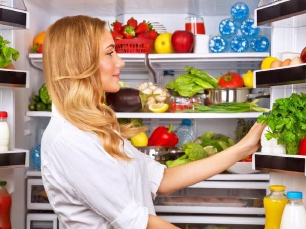5 thói quen "kết thân" với tủ lạnh dễ khiến bạn tăng cân
