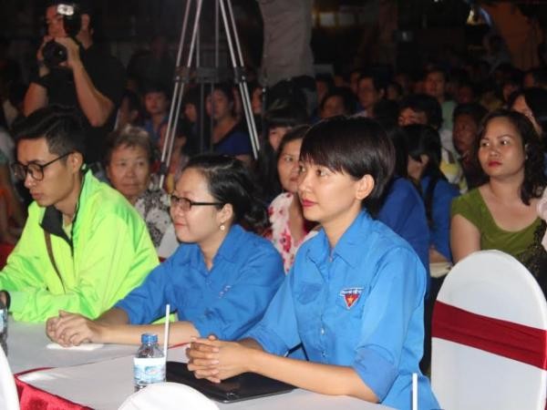 Đông đảo bạn trẻ tham gia chương trình “Tự hào hàng Việt”