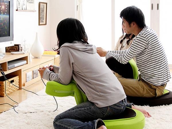 Chuyện chỉ có ở Nhật Bản: Chơi game cũng phải có ghế riêng