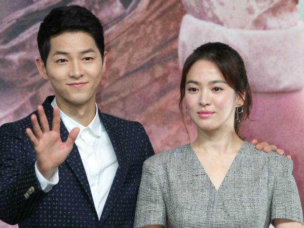 Rộ tin đồn Song Joong Ki và Song Hye Kyo sẽ kết hôn trong năm 2017