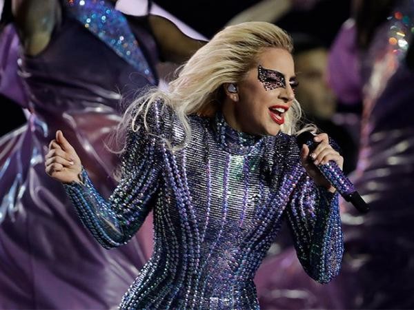 Nóng hổi: Toàn cảnh màn trình diễn gây sốt của Lady Gaga tại Super Bowl