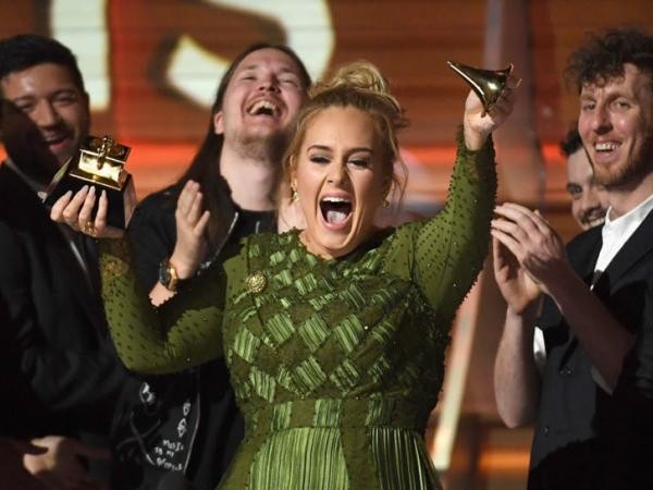 Adele vượt qua Beyoncé và Taylor Swift để trở thành "Ngôi sao vĩnh cửu"