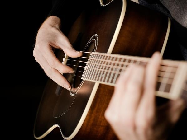 Bản tin tiêu dùng: Những cây đàn guitar khiến teen “rung rinh”