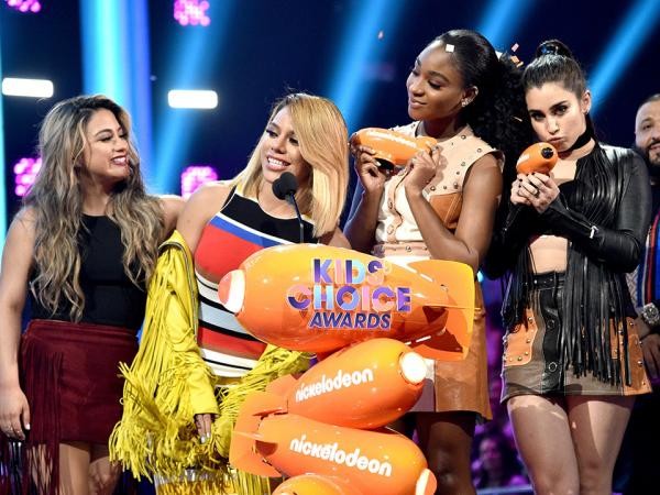 Camila Cabello “tái ngộ” đồng đội cũ tại lễ trao giải Kids' Choice Awards