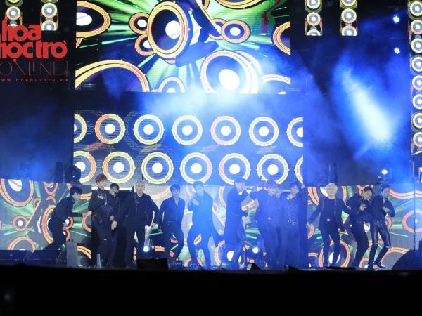 SEVENTEEN gây thương nhớ cho fan Việt trong "MBC Music K-Plus Concert”