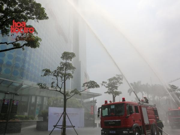 Hà Nội: Hàng trăm cảnh sát chữa cháy diễn tập cứu hỏa tại tòa nhà Lotte