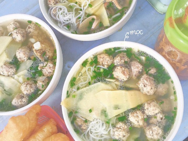 Trưa nay "măm" gì: Khám phá món ngon phố cổ cùng food blogger Nhâm Hoàng Giang