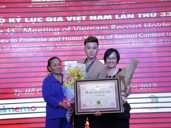 Kỷ lục "Họa sĩ vẽ tranh trình diễn đầu tiên" tại Việt Nam gọi tên Phạm Hồng Minh