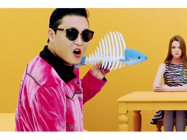 "I LUV IT" - MV mới của PSY "quậy tưng bừng" hàng loạt BXH âm nhạc danh tiếng 
