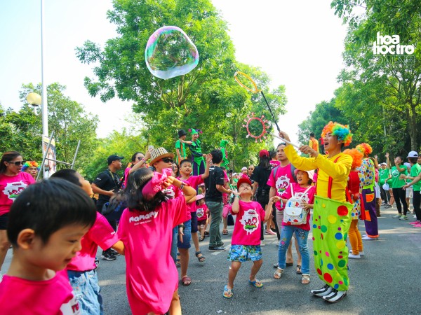 Hà Nội: Dù trời nắng nóng, các em nhỏ vẫn thỏa thích vui chơi trong "Vùng đất tò mò"