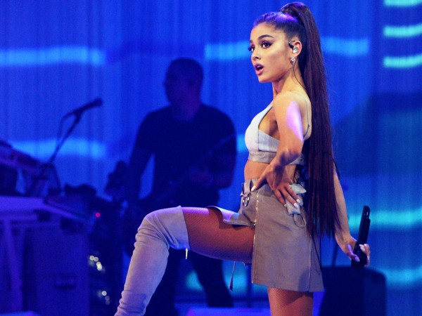 Bài hát cũ của Ariana Grande bất ngờ "nóng" trở lại trên BXH, gây quỹ được số tiền cực khủng