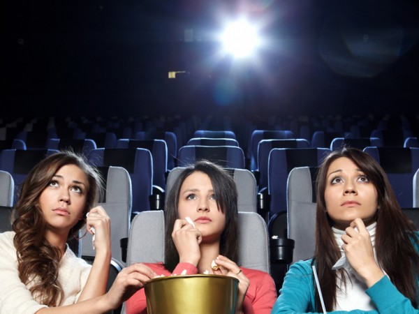 Bạn có sẵn sàng bỏ tiền mua vé xem một bộ phim chiếu cùng lúc ngoài rạp và truyền hình?