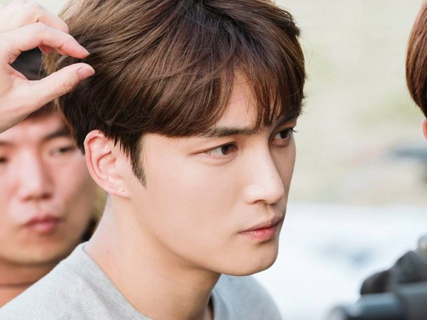 Fan lo lắng khi nghe tin Jaejoong (JYJ) bị thương trên trường quay phim mới "Manhole"