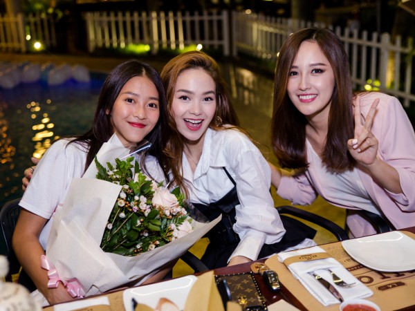 Khả Ngân hạnh phúc tột cùng vì được dàn sao Việt bí mật tổ chức tiệc sinh nhật 