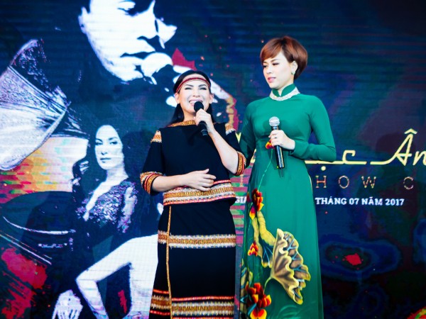 MC Ngọc Vy bị khán giả và ban tổ chức chương trình âm nhạc lầm tưởng là Uyên Linh