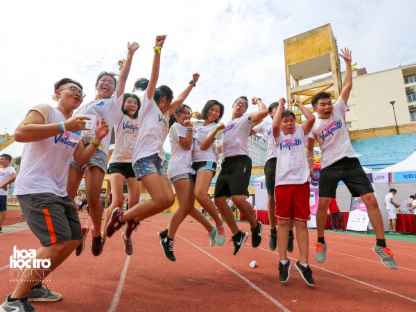 Hà Nội: Hàng trăm bạn trẻ "quậy tung trời" trong giải chạy sắc màu Connecting Vietyouth