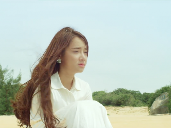 Nhã Phương, Việt Hương bị lốc cuốn và hoán đổi thân xác cho nhau trong teaser phim mới