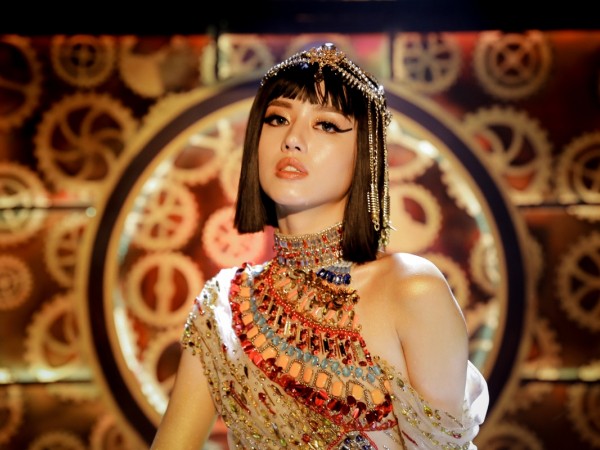 Khánh Linh (The Face) “hóa thân” thành nữ hoàng Ai Cập vô cùng xinh đẹp