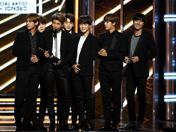 Cộng đồng A.R.M.Y yêu cầu phóng viên tố BTS gian lận tại "Billboard Music Awards" phải xin lỗi
