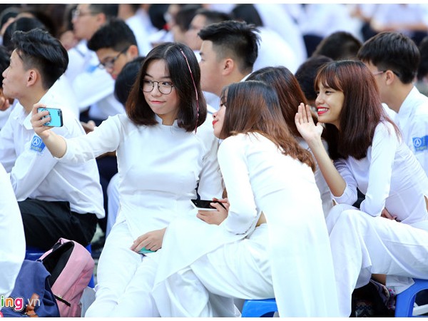 Trường học Sài Gòn quy định học sinh nam nữ không được ngồi gần nhau