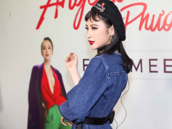 Hàng loạt fan gây bất ngờ khi cosplay, cải trang thành Angela Phương Trinh 