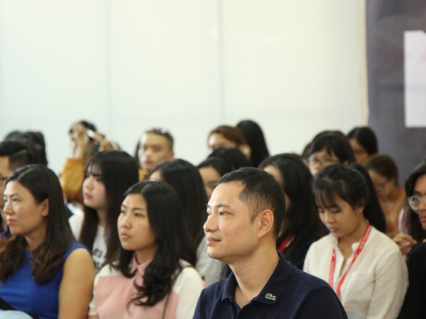 Hàng trăm sinh viên mỹ thuật háo hức tham gia cuộc thi thiết kế với chủ đề "Thời trang bền vững"