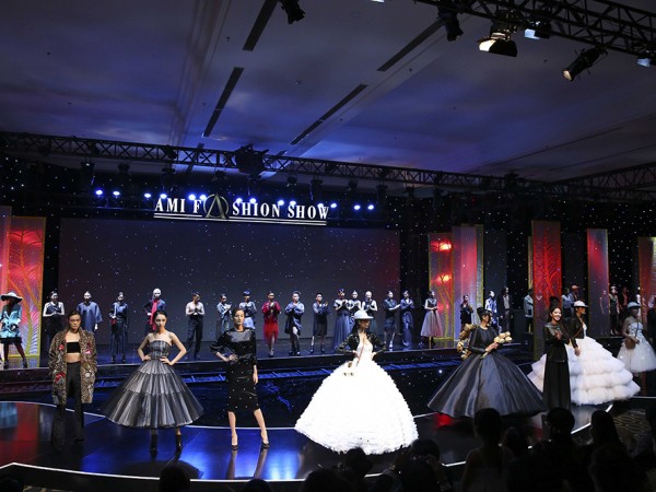 Những thiết kế ấn tượng của ca sĩ Juun Đăng Dũng được trình diễn trong show thời trang lớn