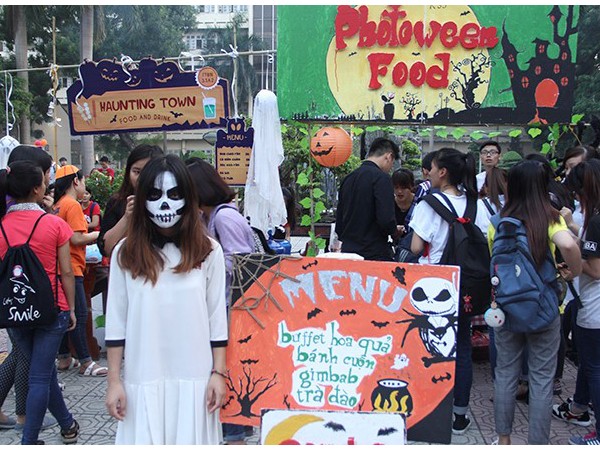 Hà Nội: Sinh viên báo chí háo hức chờ đón bữa tiệc Halloween lớn nhất năm
