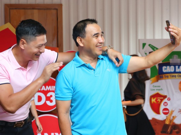Diễn viên Bình Minh thách đấu bóng rổ với Quyền Linh, so chiều cao với "hotboy bóng rổ" Tuấn Tú