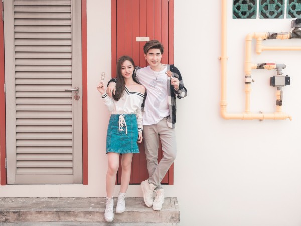 Chi Dân lần đầu trải nghiệm yêu xa với "bạn gái" là du học sinh tại Singapore trong MV mới 