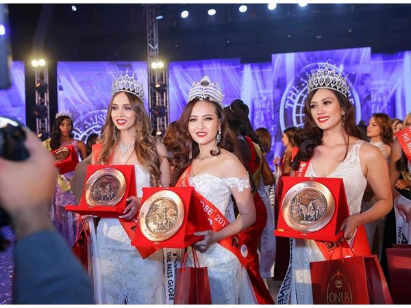 Đỗ Trần Khánh Ngân đăng quang Miss Globe 2017, trở thành Hoa hậu quốc tế đầu tiên của Việt Nam