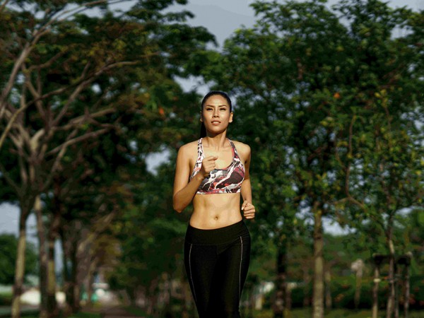 Á hậu Nguyễn Thị Loan bật mí cách để có được hình thể săn chắc, chuẩn tiêu chí "Miss Universe"