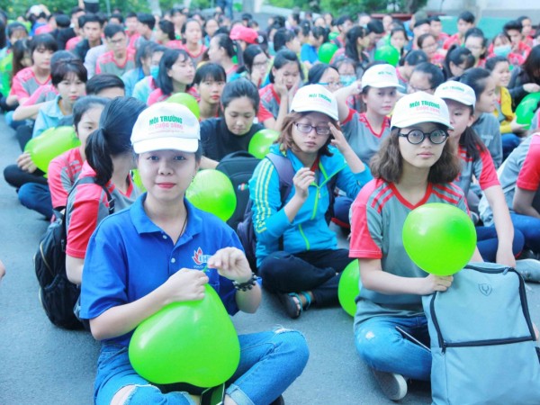 TP.HCM: Sinh viên Đại học Công nghiệp hào hứng tham gia "Ngày đi bộ vì Môi trường"