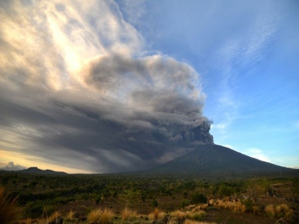 7 người Việt mắc kẹt ở Bali giữa đợt núi lửa phun trào