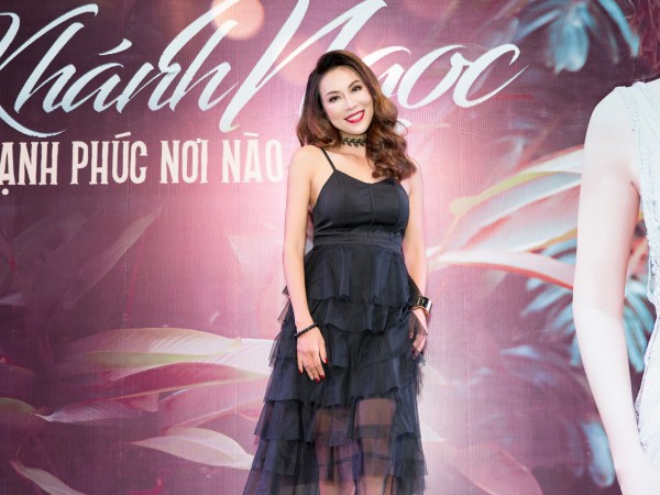 Nữ ca sĩ "Vầng Trăng Khóc" Khánh Ngọc tái xuất với album mới sau 6 năm vắng bóng