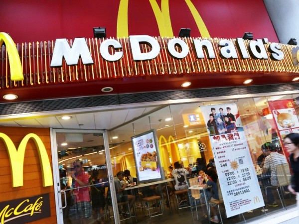 Cuộc sống ở Hong Kong ngày càng đắt đỏ, giá thức ăn nhanh bình dân McDonald's cũng tăng giá 