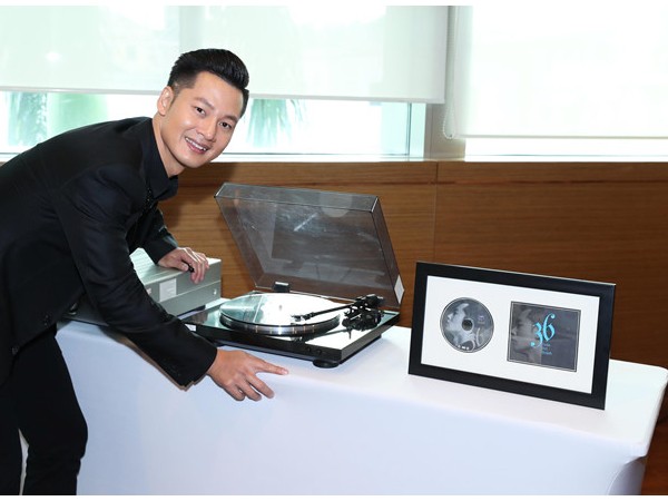 Ca sĩ Đức Tuấn ra mắt album nhạc 36, hợp tác cùng người bạn tri kỷ Trần Lê Quỳnh