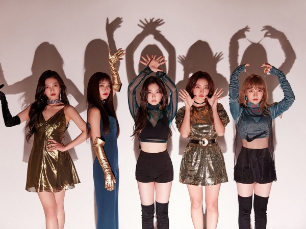 Kết thúc quảng bá đã lâu, "Peek-A-Boo" vẫn ẵm cúp về cho Red Velvet 