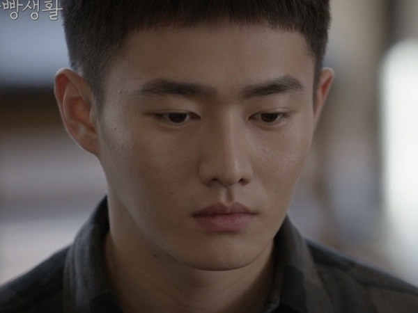 Nếu nhìn không kỹ, bạn sẽ dễ nhầm tưởng Suho (EXO) đóng phim “Prison Playbook” của tvN 