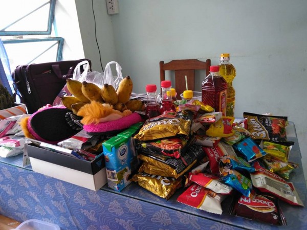 THPT Trần Văn Ơn (Bến Tre): Học trò tặng thầy giáo những món quà sinh nhật siêu "lầy"