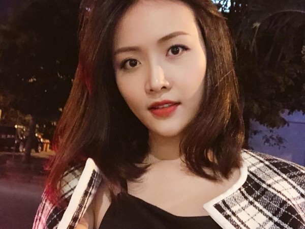 Trương Mỹ Nhân (The Face) bị fan bắt gặp đang hẹn hò với một chàng trai lạ giữa phố