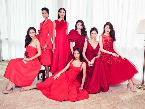 Dàn người đẹp Hoa hậu Hoàn vũ đẹp rực rỡ trong trang phục đỏ thắm sắc Xuân